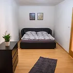 Spacious 8-person In The Heart Of * פראג