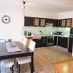 דירה Spacious 8-person In The Heart Of