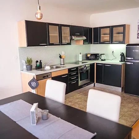 Spacious 8-person In The Heart Of Apartment *
